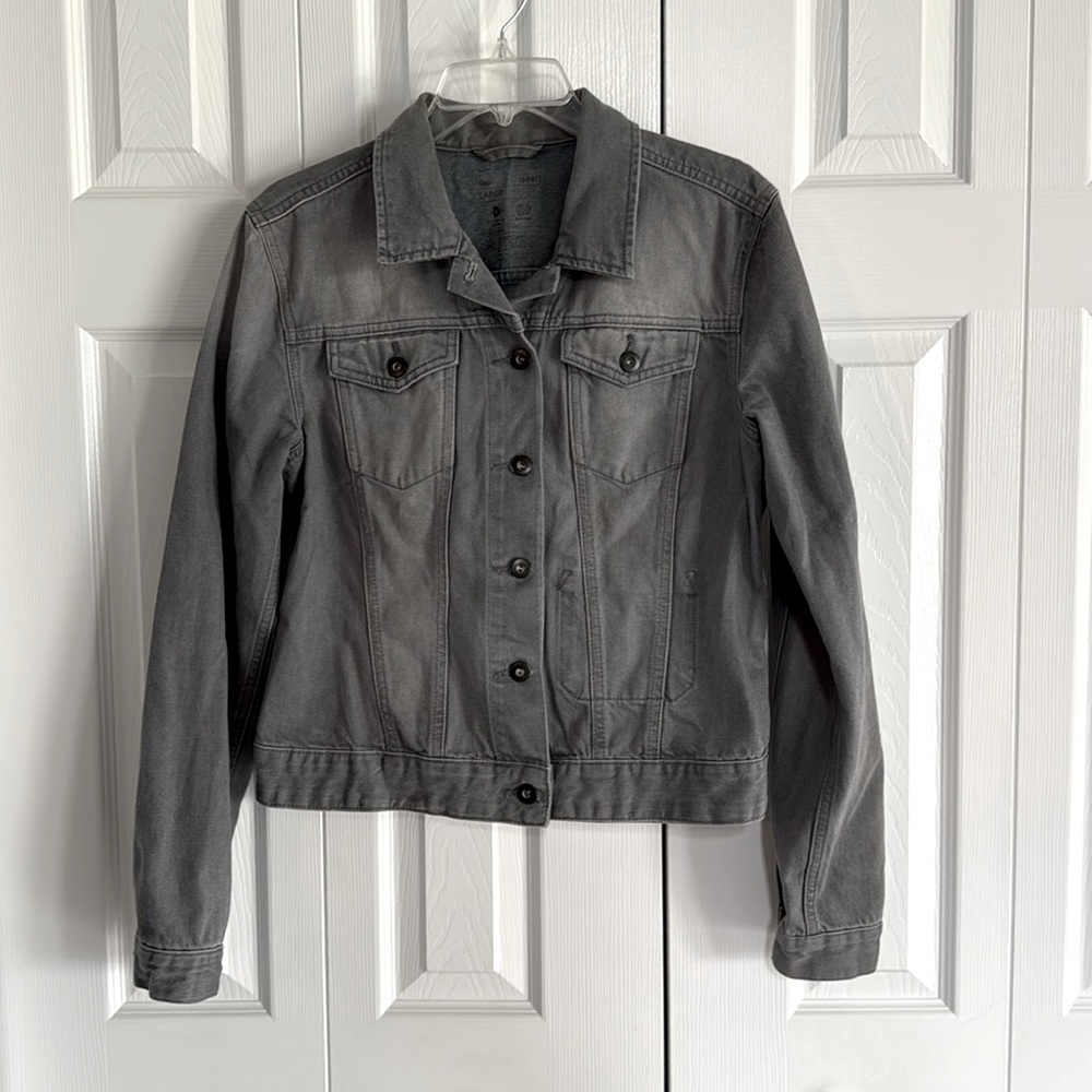 *LIKE NEW* GAP Women's Classic Gray Denim Jacket- Size Large